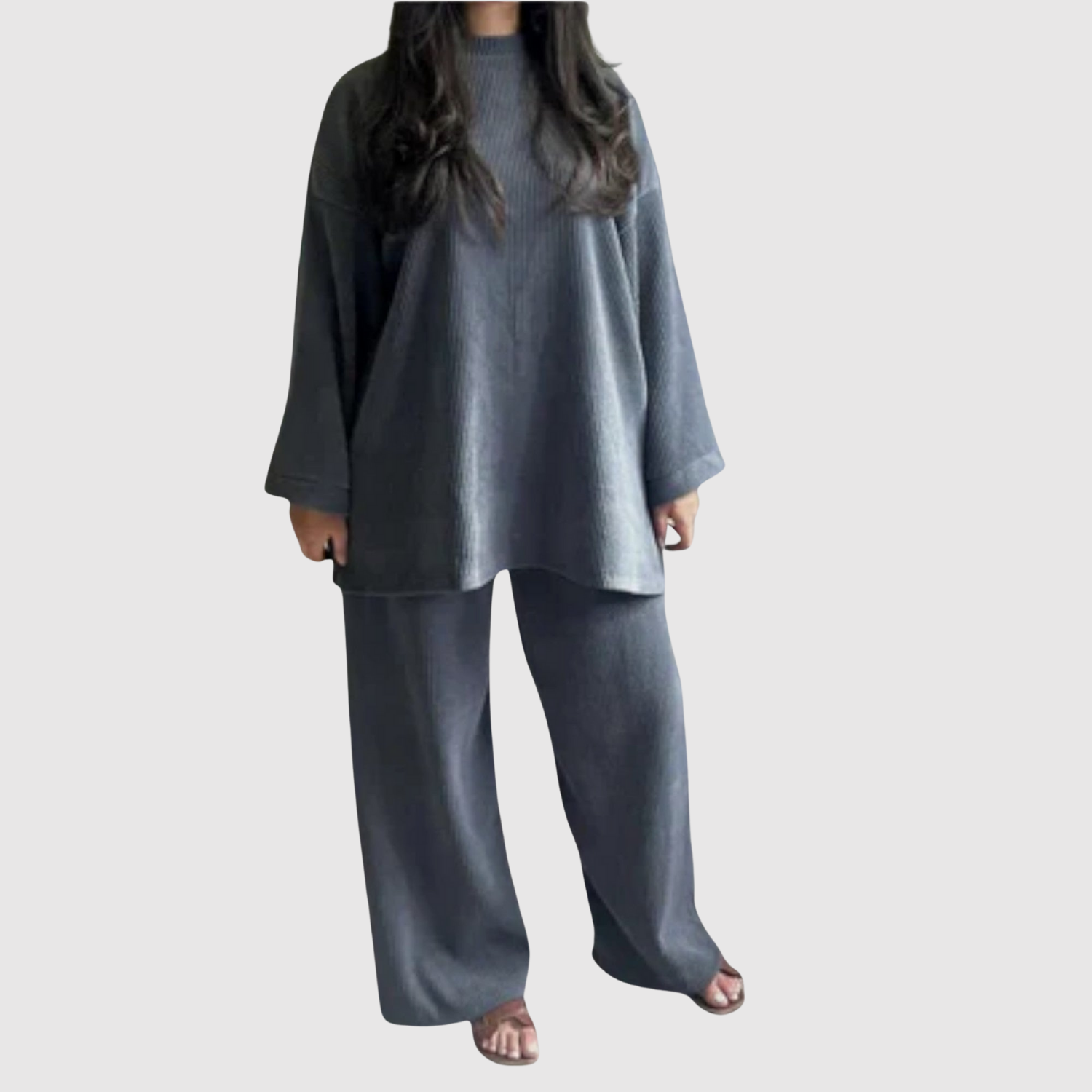 Natálie – Volný kostým v neformálním stylu