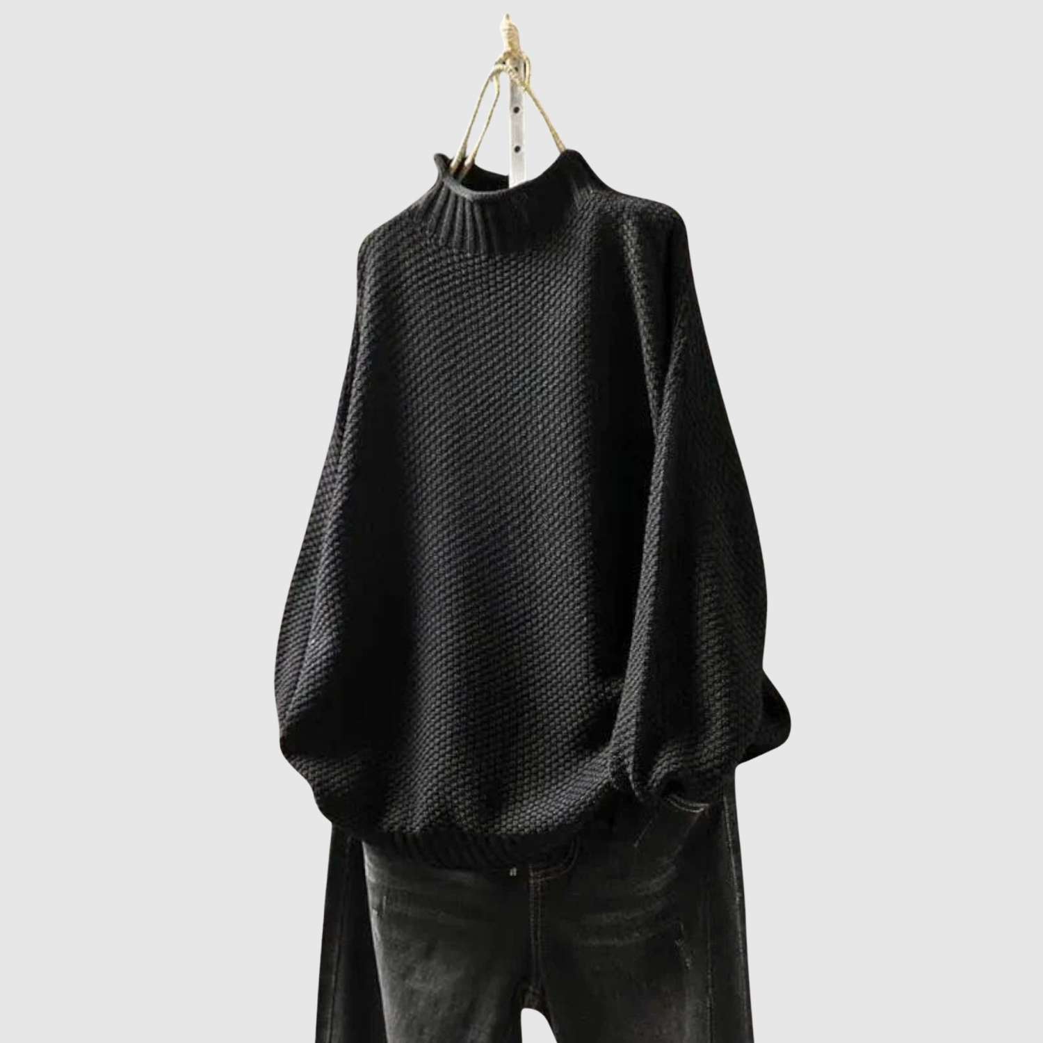 Nora – Strukturální svetr s volným střihem a vysokým límcem