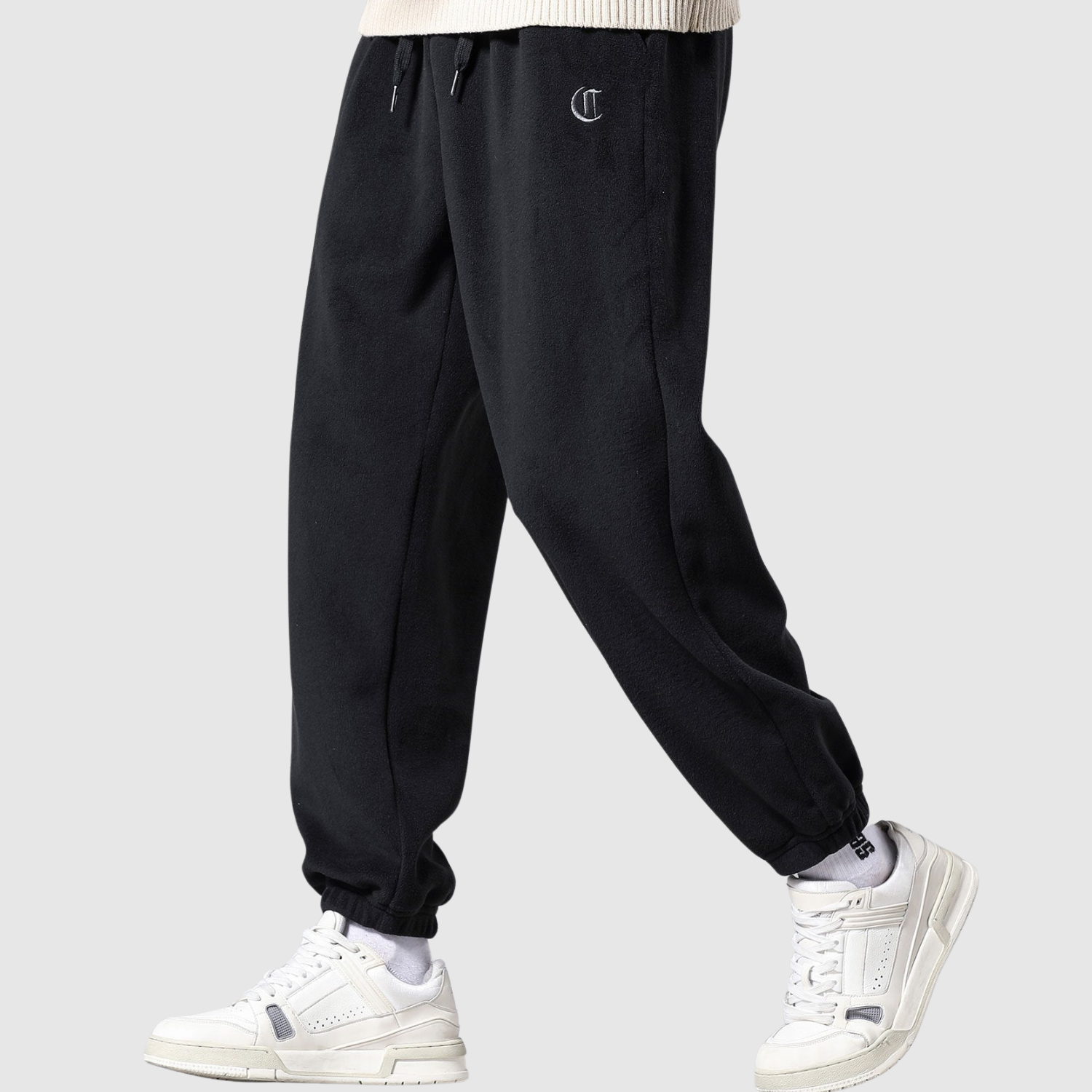 Denis – Minimalistické joggers s logem