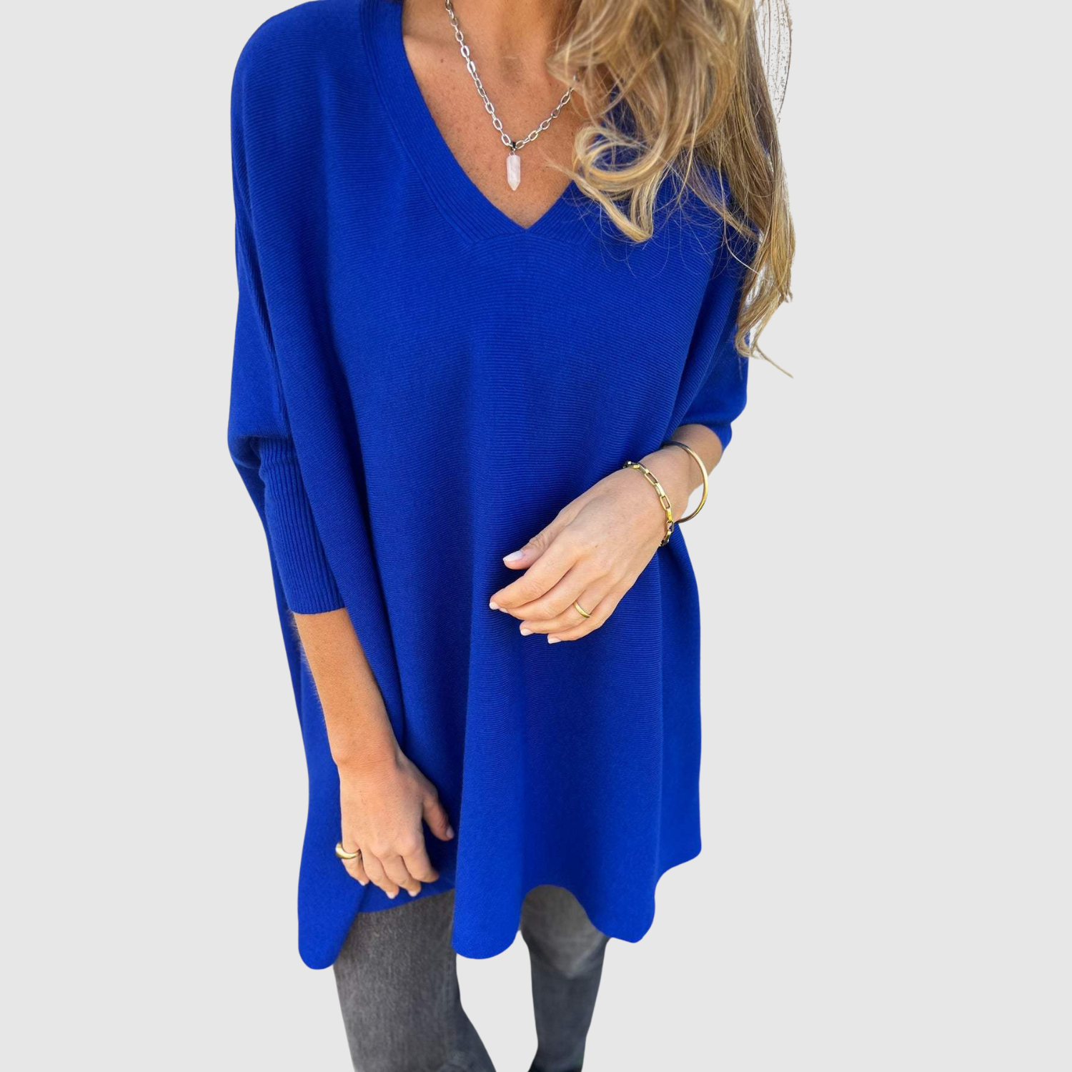 Nora – Elegantní svetr s V-výstřihem