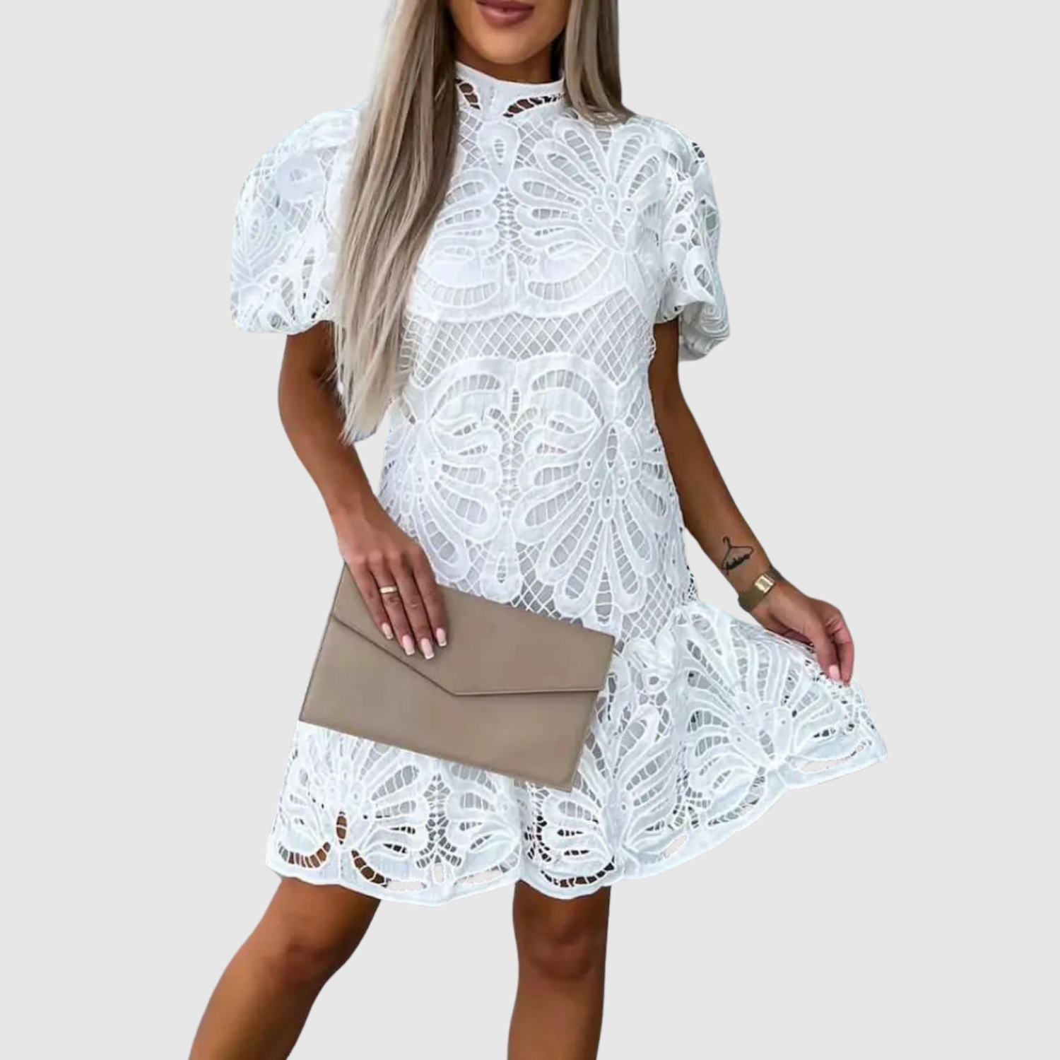 Eliška – Krátké krajkové šaty s elegantními detaily