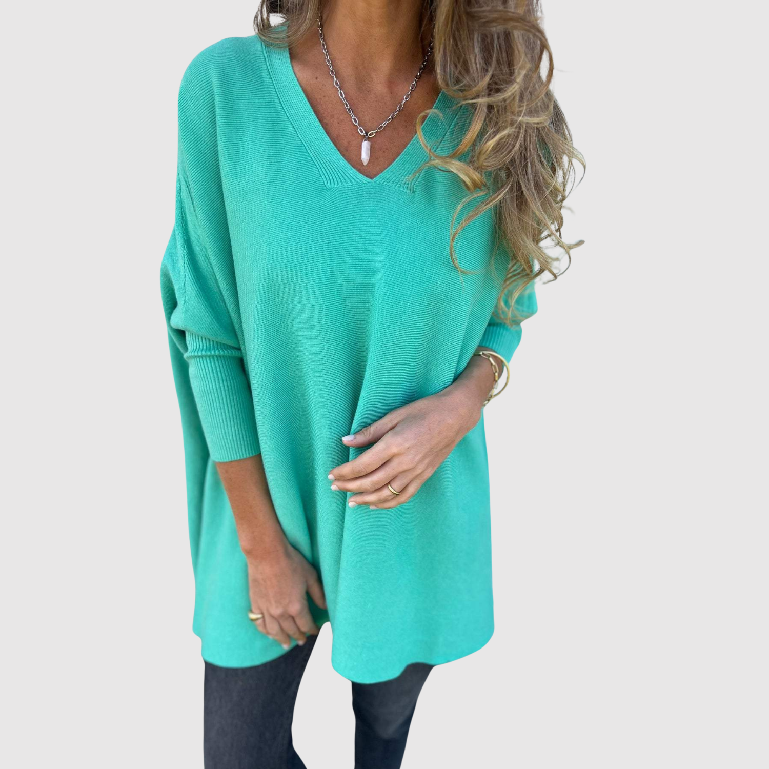 Nora – Elegantní svetr s V-výstřihem